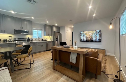 Burbank Casa | Stay in Style & Elegance