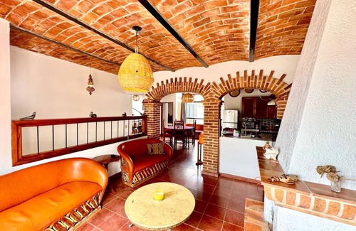 Ajijic Casa | Stay in the center of Ajijic. Enjoy a rooftop with a view.