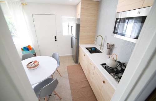 Silver Strand Casa | Stay in the charming SilverStrand neighborhood, 2 min walk to the sand-dogs ok!