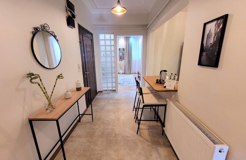 Cihangir Apartamento | Stay in the heart of Istanbul’s creative soul—Cihangir. This spacious, stylish apartment is steps from Taksim Square, Istiklal Street, and Kabataş Tramway, perfect for groups seeking comfort, culture, and convenience.