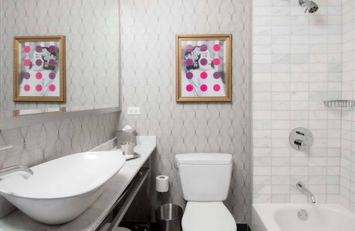 Downtown Chicago Hotel | Stay in the Heart of the City! Complimentary Bicycles for exploring!