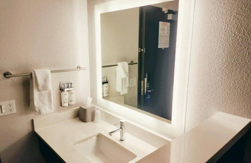 Newberg Casa | Stay in the heart of the Willamette Valley The all-new rooms!!