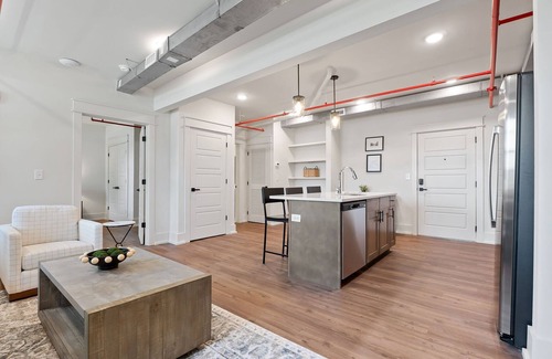 McMinnville Condominio | Stay in the spacious 2BR Squad Room in McMinnville, TN!