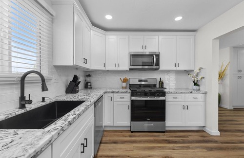 Riviera - Westchester Casa | Stay in this Downtown Cottage