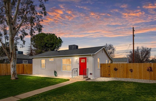 Riviera - Westchester Casa | Stay in this Downtown Cottage