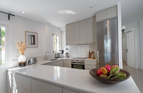 Nerja Apartamento | Stay in tropical garden within walking distance to sea and Nerja town
