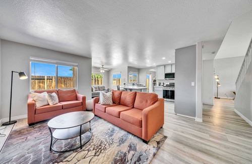 Victorville Casa | Stay Longer with Flexibility｜Family & Pets Approved｜Lush Backyard #42111