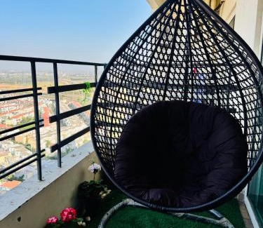 Greater Noida Apartamento | Stay near Expo mart -Modern loft overlooking the city
