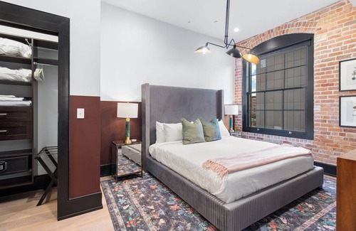 Central Business District Hotel | Stay Near French Quarter – Stylish Suites with Rooftop Amenities!
