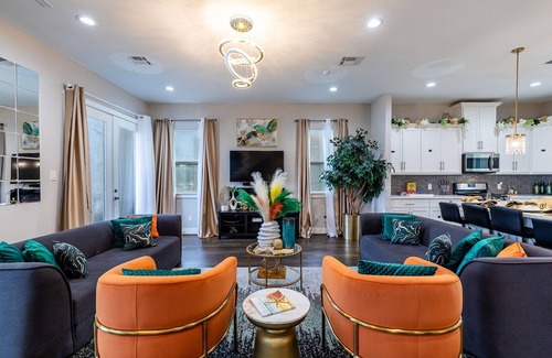 Riverside Terrace Casa | Stay Near Med Center/GYM/Hot Tub/pool Access