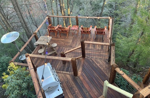 Tracy City Casa | Stay on a WATERFALL! 13 Acres, Huge Deck, Bluffs, and Views You’ll Never Forget!