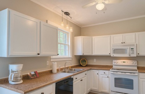 Meridian Casa | Stay on Magnolia Hill 2BR Cottage in Meridian, Mississippi with Southern Charm