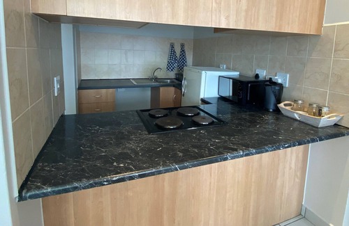 Paarl Apartamento | Stay on Main, In the Heart of Paarl!