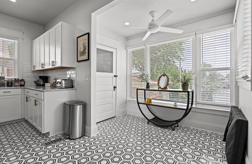 Hanover Place Casa | Stay on Main - Large Home Near Plaza, Westport & Downtown