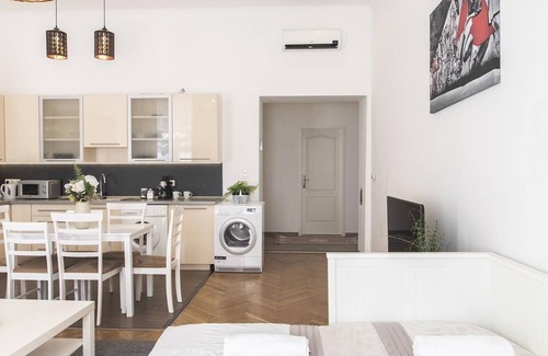 Terezvaros Apartamento | Stay One Step From Opera Andr ssy avenue