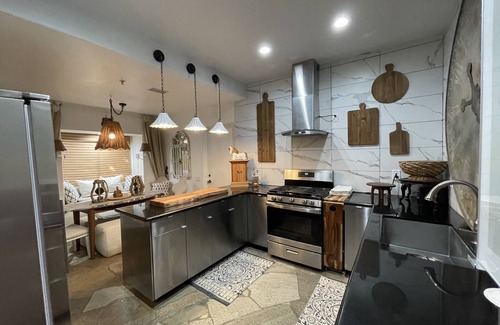 Cathedral City Cove Casa | Stay PALM and Carry on! Pool, Hot tub, and Firepit 30-day minimum stay.