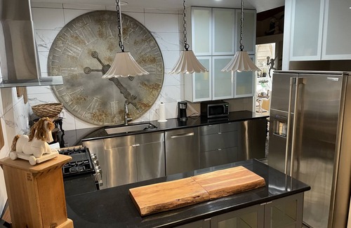 Cathedral City Cove Casa | Stay PALM and Carry on! Pool, Hot tub, and Firepit 30-day minimum stay.