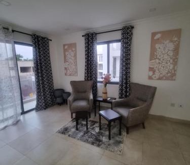 Accra Casa | Stay Play Away Residences - Luxury 5 bed, Airport Residential