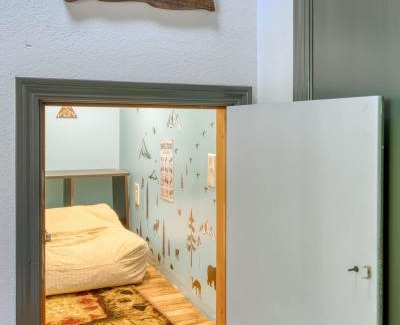 Mount Hood Village Casa | Stay Portland - Alpine Retreat Hot Tub, Fire Pit & Game Room