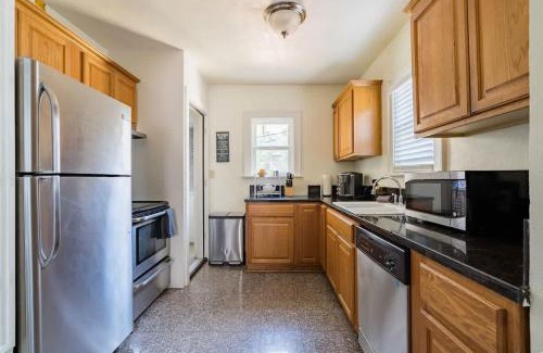 Foster - Powell Casa | Stay Portland - Charming & Spacious 5BR Home in SE Portland