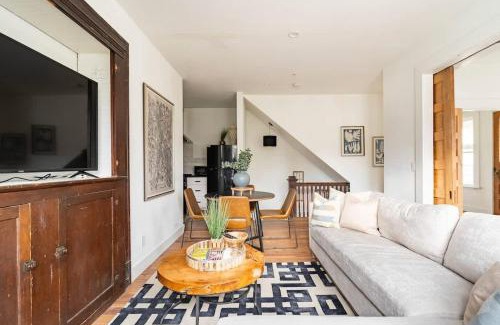 Uptown Apartamento | Stay Portland - Historically Renovated 3BR steps from NW 23rd
