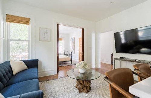 Uptown Apartamento | Stay Portland - The Câlin Suite - Posh Local Boutiques & Eateries