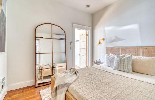 Uptown Apartamento | Stay Portland - The Charmante Suite- Breweries & Boutiques