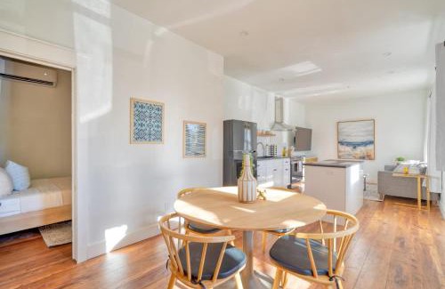 Uptown Apartamento | Stay Portland - The Charmante Suite- Breweries & Boutiques