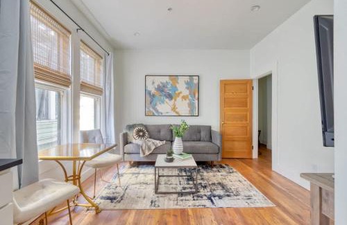 Uptown Apartamento | Stay Portland - The Etourdissante Suite - Forest Park & Local Eats