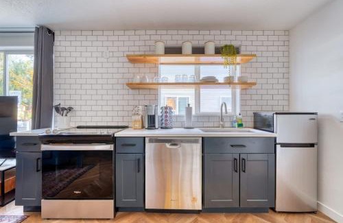 Woodstock Apartamento | Stay Portland - The Perfect Flat - Vintage Shops & Reed College