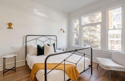 Uptown Apartamento | Stay Portland - The Retrouvailles Suite- Espresso & Craft Brews