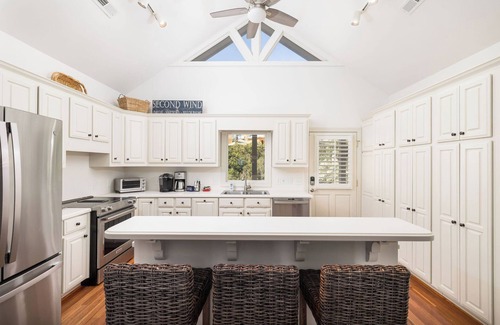 Isle of Palms Casa | "Second Wind" Bellamente renovado 5 BR casa con acceso a la playa! Preciosas vistas al mar!