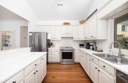 Isle of Palms Casa | "Second Wind" Bellamente renovado 5 BR casa con acceso a la playa! Preciosas vistas al mar!