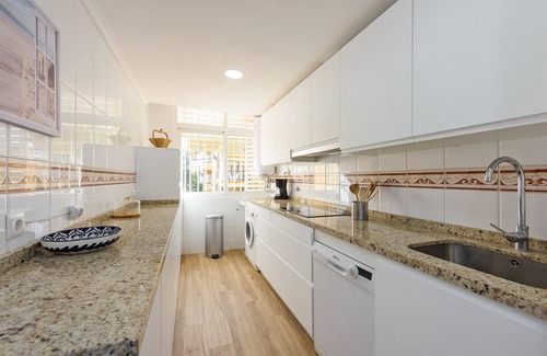 Las Acacias Apartamento | Large apartment close to the beach in Malaga
