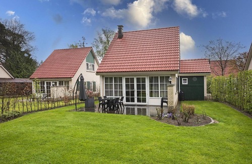Hellendoorn Casa | Stay with 5 people in this beautiful bungalow