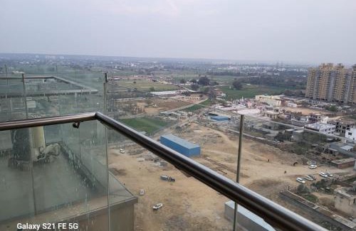 Gurugram Apartamento | Stay with BnBBuddy Hosting for 5 Yr Gurgaon