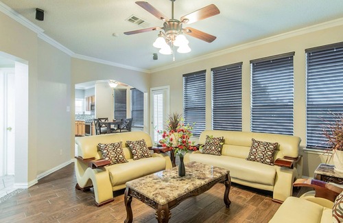 Elmo Casa | "Stay with Confidence" in a Great location