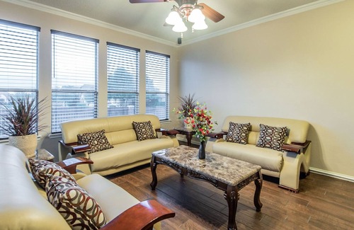 Elmo Casa | "Stay with Confidence" in a Great location