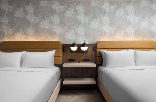 Los Angeles Hotel | Stay with Style! Deluxe 2 Queen Room w/ Gym Access, Shuttle, Outdoor Pool!