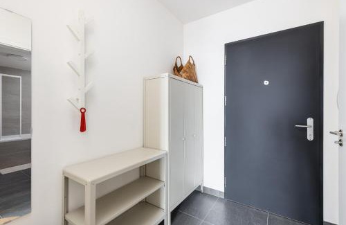 Prague 13 Apartamento | Stay2gether Japandi Homestay for 4 - Metro B Luka
