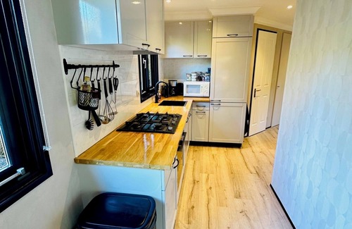 Municipality of Elburg Chalet De Esquí | StayatSas Tiny House on the Veluwe Pippa, kids and dogs welcome, large terrace