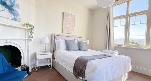 Trevallyn Casa | StayAU 2BR Home with Stunning Views in Tasmania