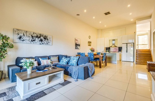 Sanctuary Lakes Casa | StayAU 3BR Cozy Retreat Point Cook Golf Nearby