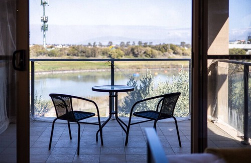Sanctuary Lakes Casa | StayAU 3BR Cozy Retreat Point Cook Golf Nearby