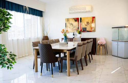 Sanctuary Lakes Casa | StayAU 6BR Deluxe Lakeview House Point Cook