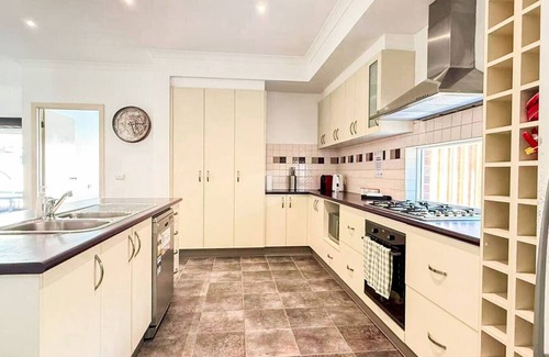 Caroline Springs Casa | StayAU Family Haven Pet-Friendly Caroline Springs