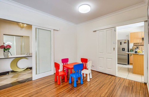 Chadstone Casa | StayAU Family-Friendly 3BR Getaway in Malvern