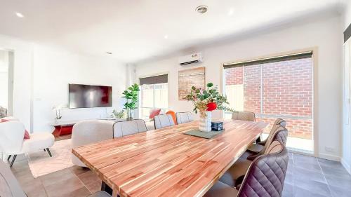 Caroline Springs Casa | StayAU Family Haven Pet-Friendly Caroline Springs