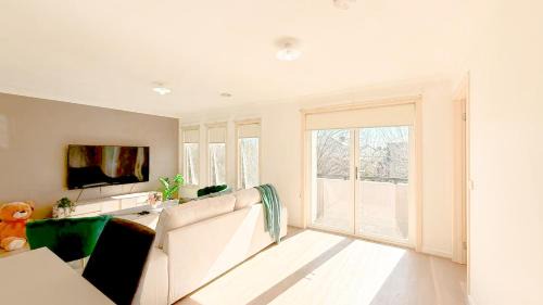 Caroline Springs Casa | StayAU Family Haven Pet-Friendly Caroline Springs
