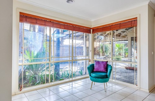 Cranbourne Apartamento | StayAU Family Retreat w/Pool Table in Cranbourne